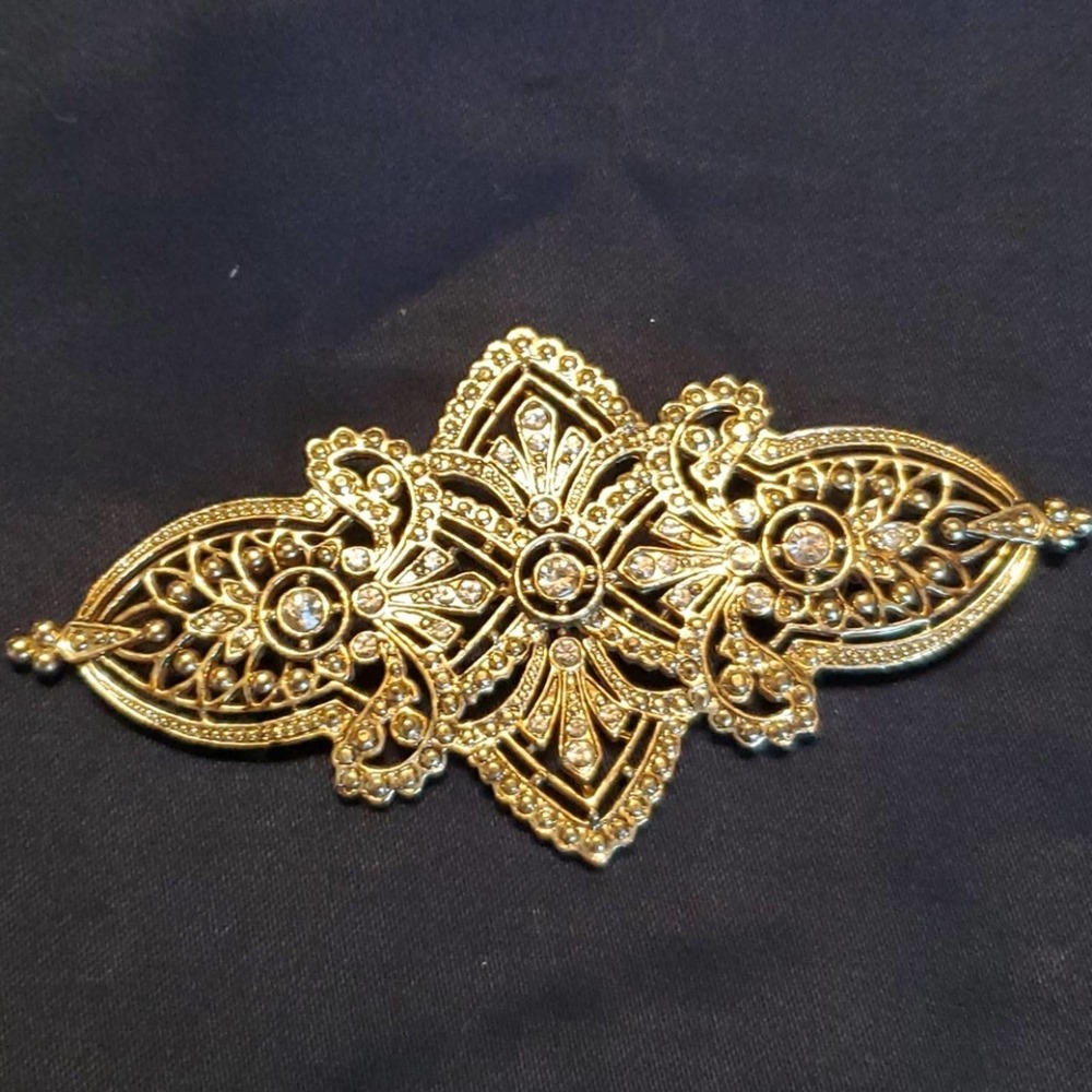 Vintage gold tone and clear gem brooch
